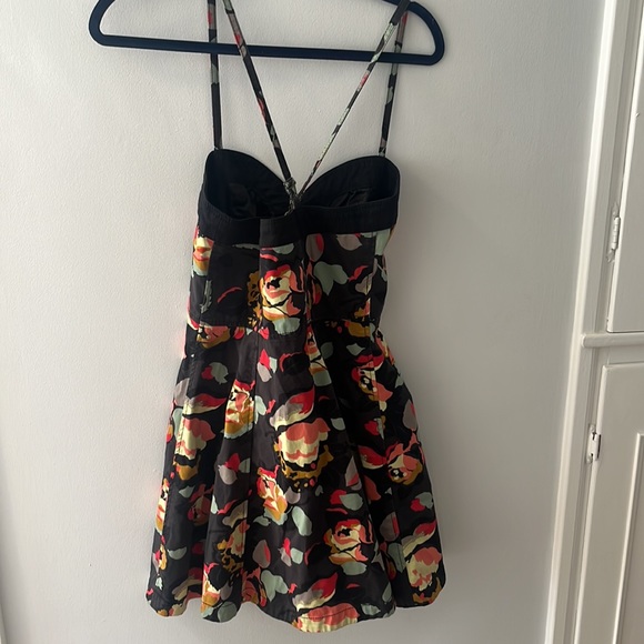 French Connection mini dress cross straps vibrant rose print - Picture 3 of 6